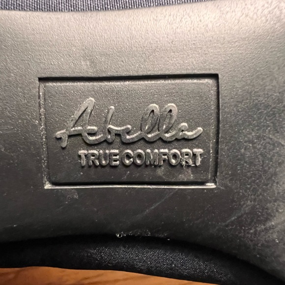 Abella True Comfort Women’s Navy Pumps W/Patent Leather Trim & Heel! Size 8. - Picture 11 of 12